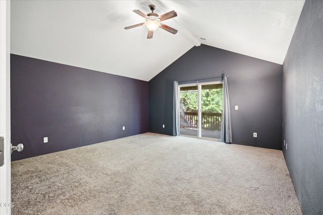 1056 Highlands Drive, Eagle Point, OR 97524