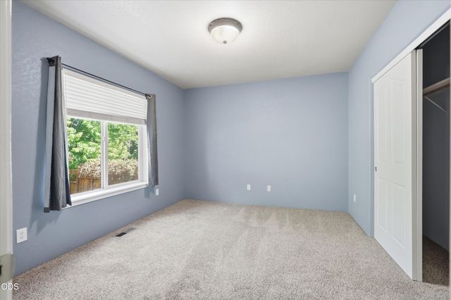 1056 Highlands Drive, Eagle Point, OR 97524