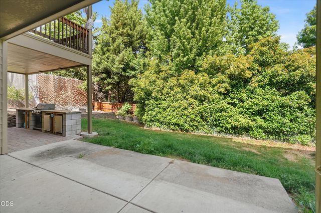 1056 Highlands Drive, Eagle Point, OR 97524