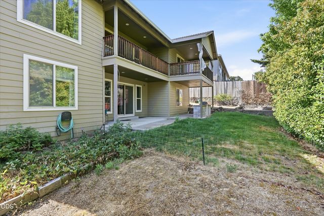 1056 Highlands Drive, Eagle Point, OR 97524