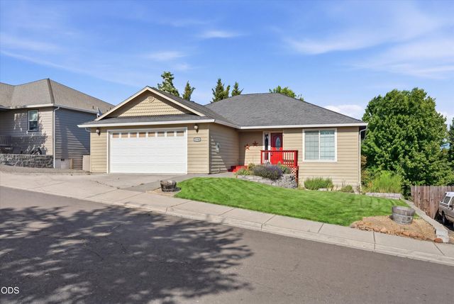 1056 Highlands Drive, Eagle Point, OR 97524