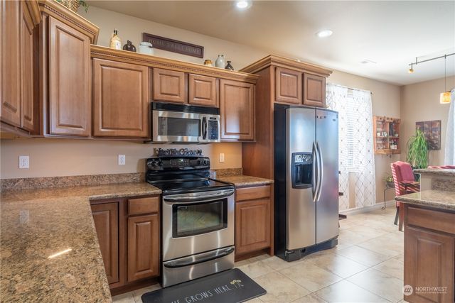 610 Torrey Pines Drive, Moses Lake, WA 98837