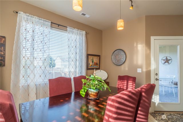 610 Torrey Pines Drive, Moses Lake, WA 98837