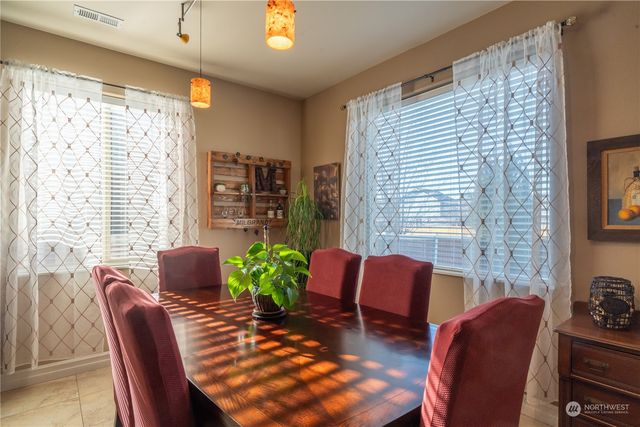 610 Torrey Pines Drive, Moses Lake, WA 98837
