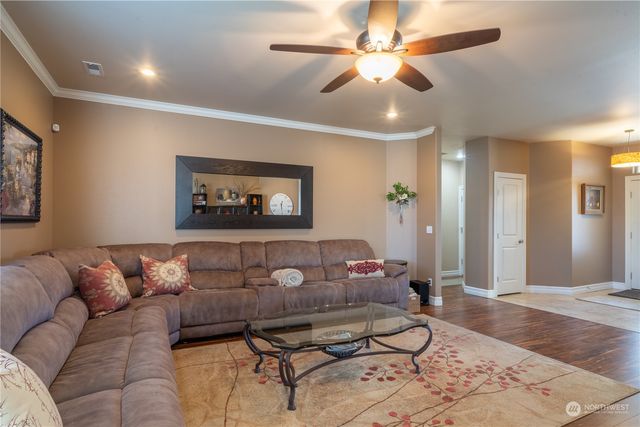 610 Torrey Pines Drive, Moses Lake, WA 98837