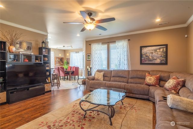 610 Torrey Pines Drive, Moses Lake, WA 98837