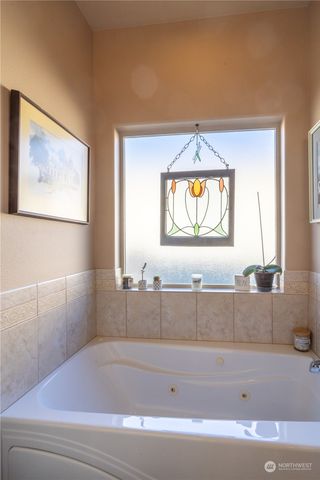610 Torrey Pines Drive, Moses Lake, WA 98837