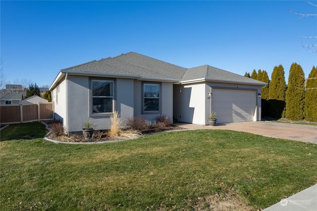 610 Torrey Pines Drive, Moses Lake, WA 98837