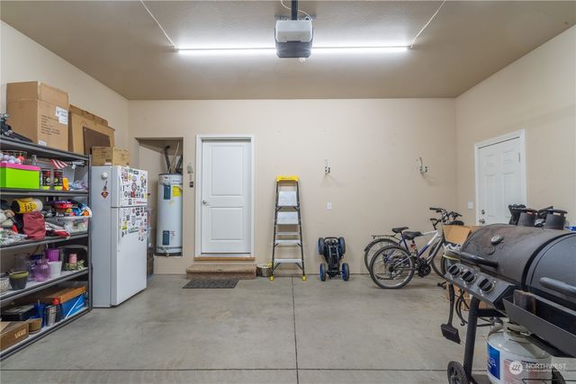 610 Torrey Pines Drive, Moses Lake, WA 98837