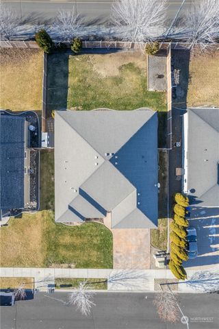 610 Torrey Pines Drive, Moses Lake, WA 98837