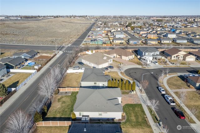 610 Torrey Pines Drive, Moses Lake, WA 98837