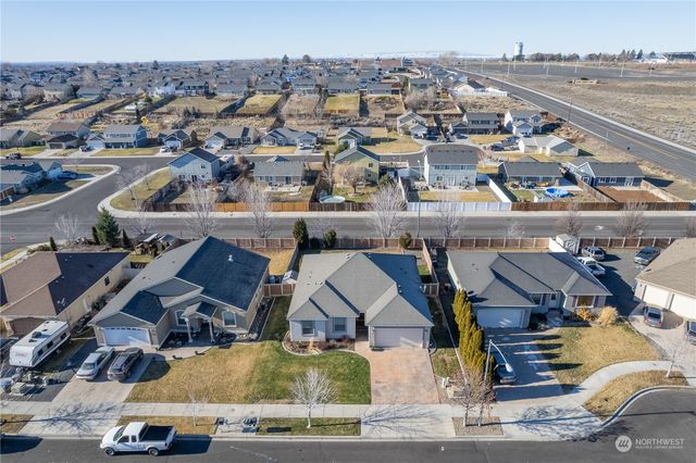 610 Torrey Pines Drive, Moses Lake, WA 98837