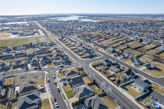 610 Torrey Pines Drive, Moses Lake, WA 98837