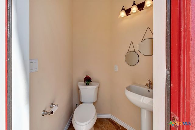 48 Post Oak Run, Inez, TX 77968