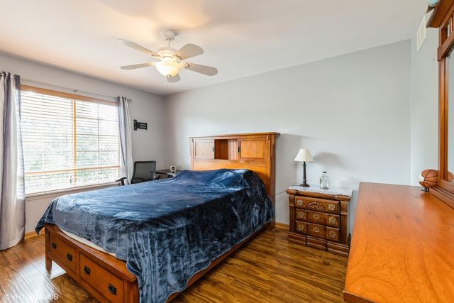 4 LITCHFIELD Court, Lake In The Hills, IL 60156