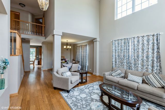 4 LITCHFIELD Court, Lake In The Hills, IL 60156