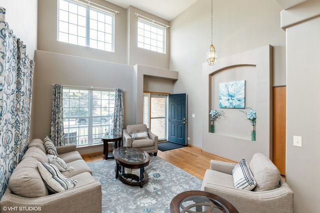 4 LITCHFIELD Court, Lake In The Hills, IL 60156