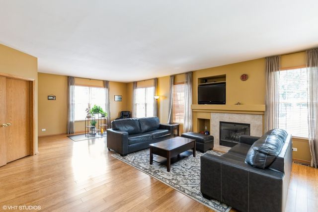 4 LITCHFIELD Court, Lake In The Hills, IL 60156