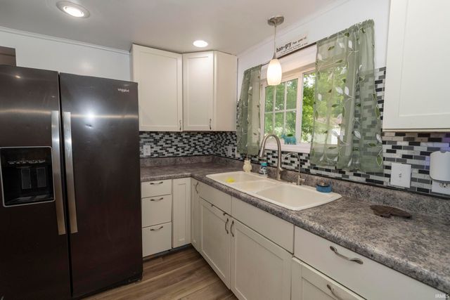 21085 Cabot Avenue, Lakeville, IN 46536