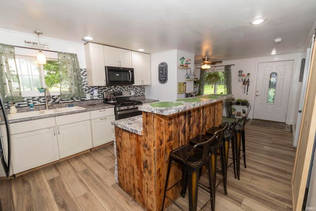21085 Cabot Avenue, Lakeville, IN 46536