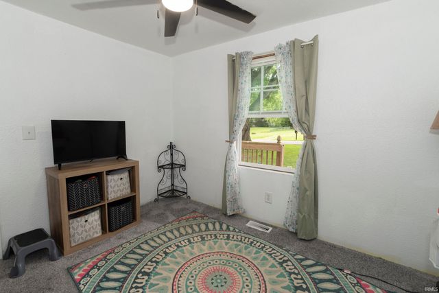 21085 Cabot Avenue, Lakeville, IN 46536