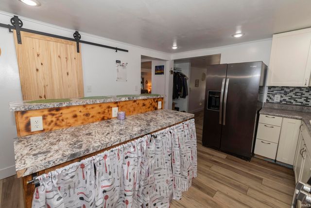 21085 Cabot Avenue, Lakeville, IN 46536