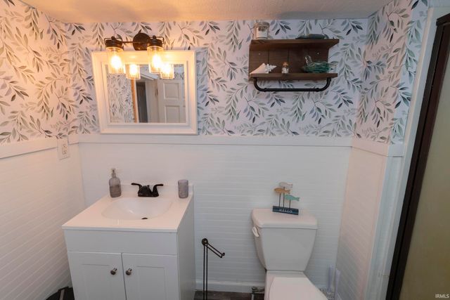 21085 Cabot Avenue, Lakeville, IN 46536