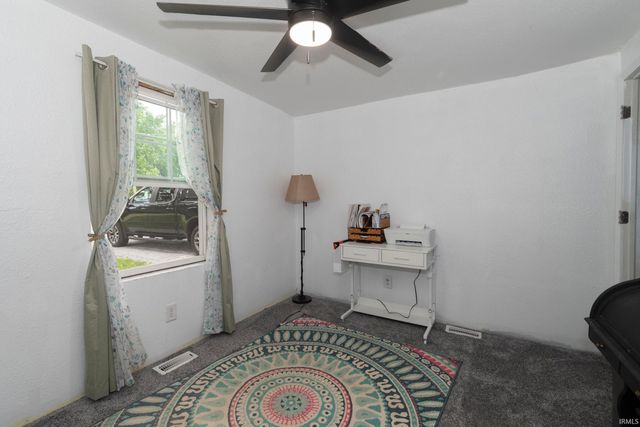 21085 Cabot Avenue, Lakeville, IN 46536