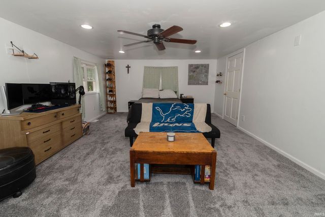 21085 Cabot Avenue, Lakeville, IN 46536