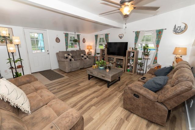 21085 Cabot Avenue, Lakeville, IN 46536