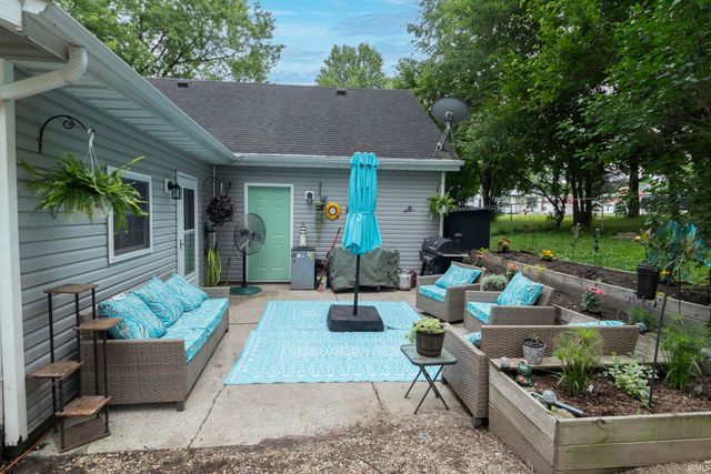 21085 Cabot Avenue, Lakeville, IN 46536