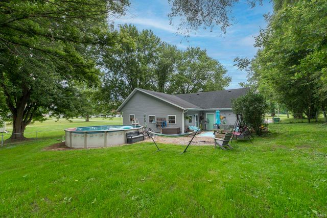 21085 Cabot Avenue, Lakeville, IN 46536