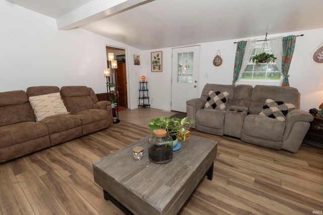 21085 Cabot Avenue, Lakeville, IN 46536