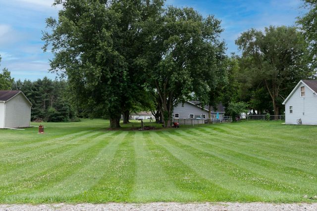 21085 Cabot Avenue, Lakeville, IN 46536