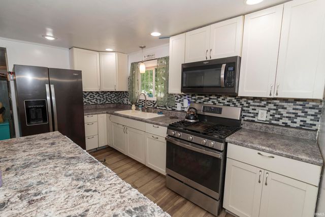21085 Cabot Avenue, Lakeville, IN 46536