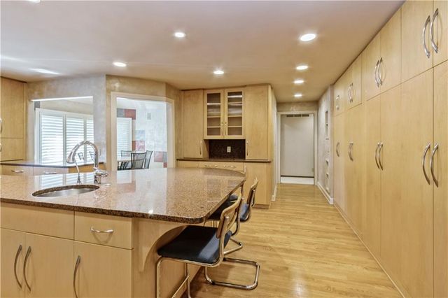 10052 Hemlock Drive, Overland Park, KS 66212