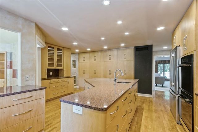 10052 Hemlock Drive, Overland Park, KS 66212