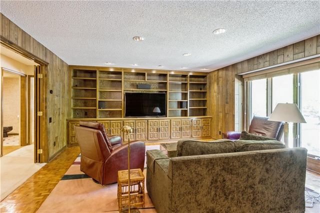 10052 Hemlock Drive, Overland Park, KS 66212