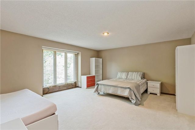 10052 Hemlock Drive, Overland Park, KS 66212