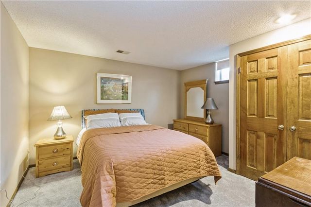 10052 Hemlock Drive, Overland Park, KS 66212