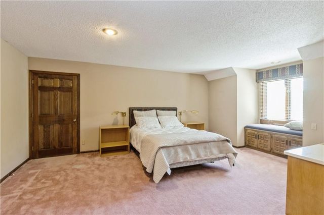 10052 Hemlock Drive, Overland Park, KS 66212