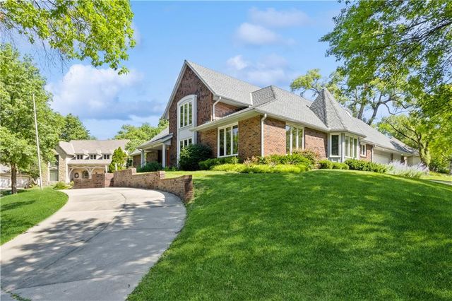 10052 Hemlock Drive, Overland Park, KS 66212