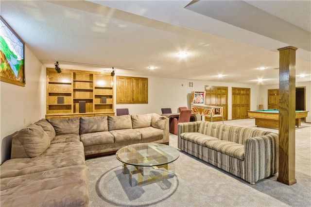 10052 Hemlock Drive, Overland Park, KS 66212