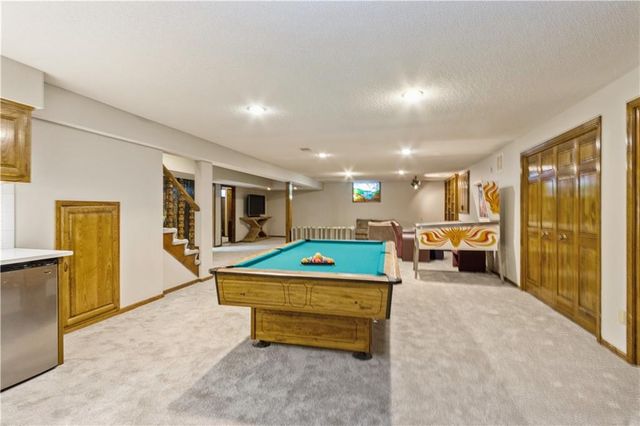 10052 Hemlock Drive, Overland Park, KS 66212