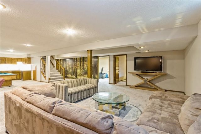 10052 Hemlock Drive, Overland Park, KS 66212