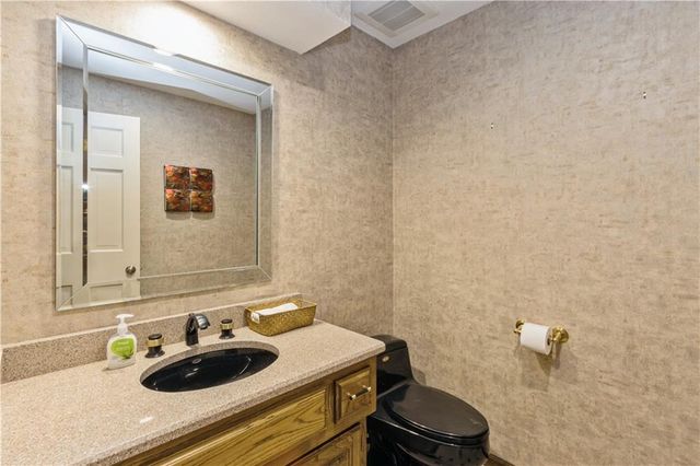 10052 Hemlock Drive, Overland Park, KS 66212