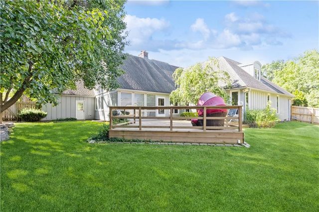 10052 Hemlock Drive, Overland Park, KS 66212