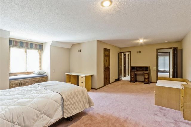 10052 Hemlock Drive, Overland Park, KS 66212