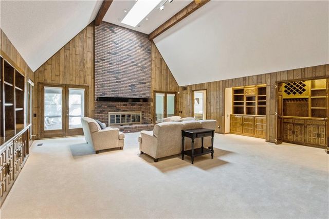 10052 Hemlock Drive, Overland Park, KS 66212