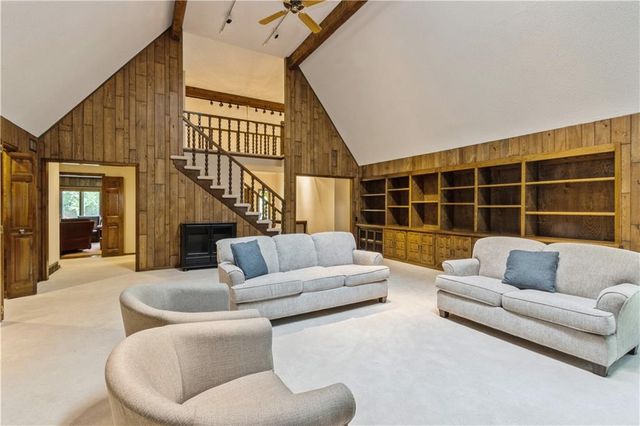 10052 Hemlock Drive, Overland Park, KS 66212